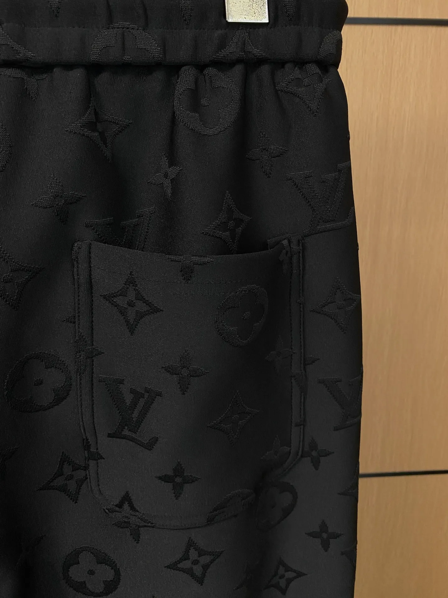 🅿️720 LV 2025 autumn and winter new counter, the same casual Tencel cotton fabric suit, breathable, comfortable and casual! Full of high-end feel! The details are exquisite and high-end, and the workmanship is impeccable! The original high-end fabric is very high-end! The fabric is crisp, anti-wrinkle and wear-resistant, warm, neat and stylish. Everyone must buy a set this autumn and winter. They must look cool and cool when wearing it. This is a model that we highly recommend! M-3XL